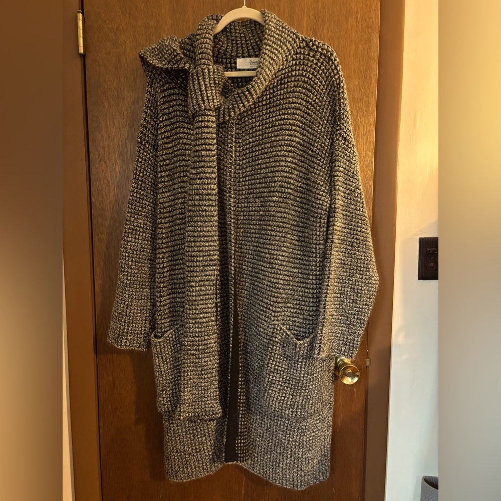EUC vintage Pringle of Scotland Wool Tunic w/built in scarf